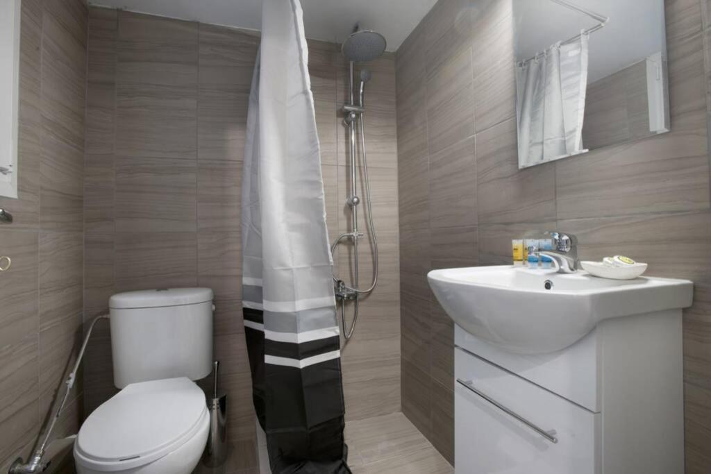 Kolonos, A Renovated Apartment Atenas Exterior foto